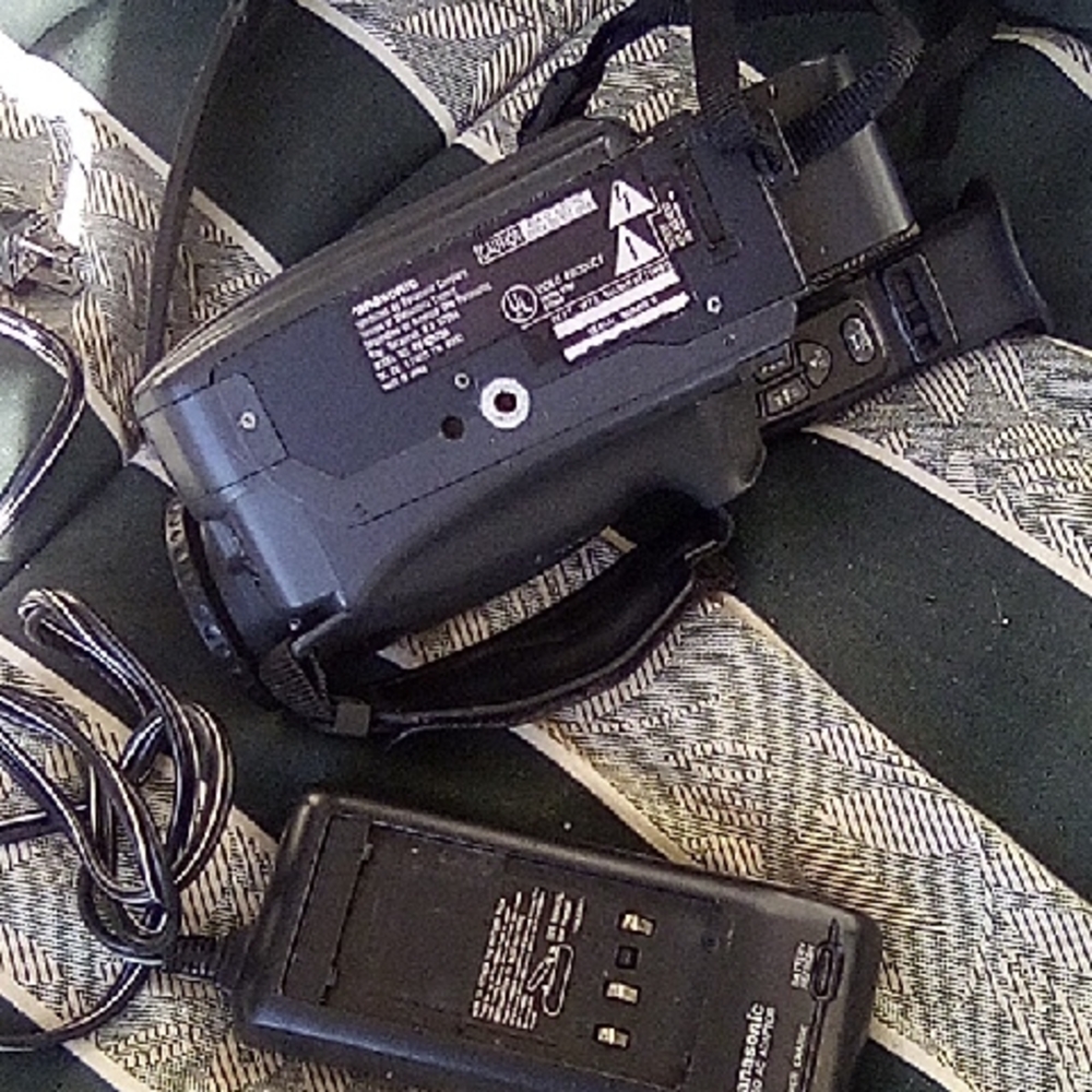 Panasonic Palmcorder IQ  X 14 X 20 Digital Zoom.Model PV A16.i